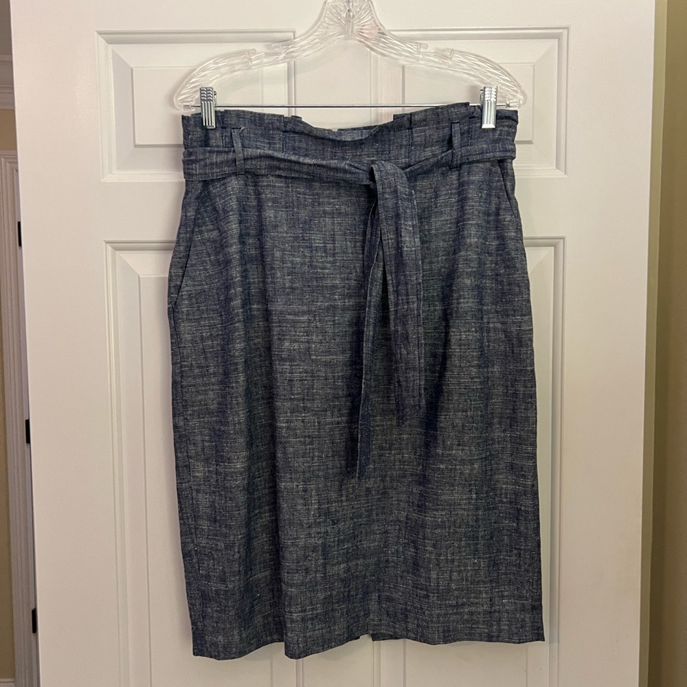 Ann Taylor fitted skirt